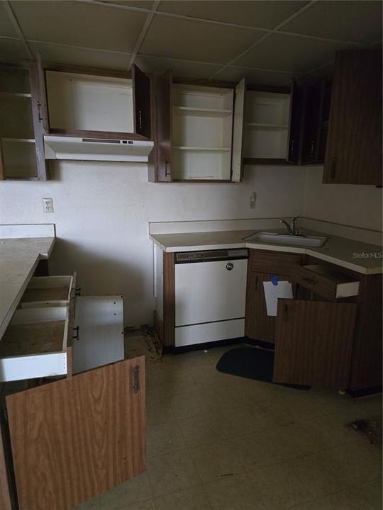 For Sale: $75,000 (1 beds, 1 baths, 672 Square Feet)