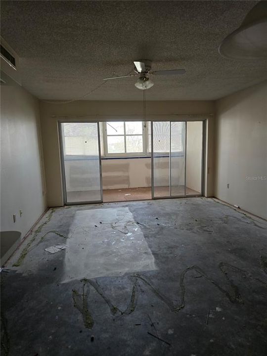 For Sale: $75,000 (1 beds, 1 baths, 672 Square Feet)