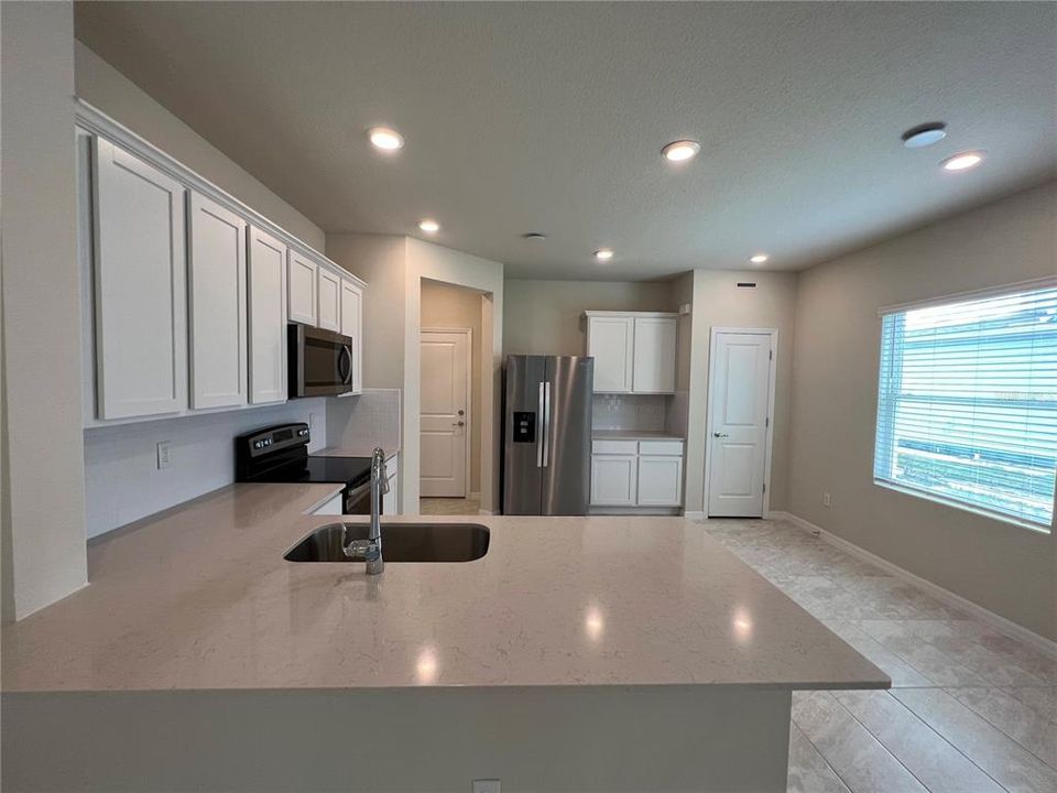 For Rent: $2,199 (3 beds, 2 baths, 1782 Square Feet)