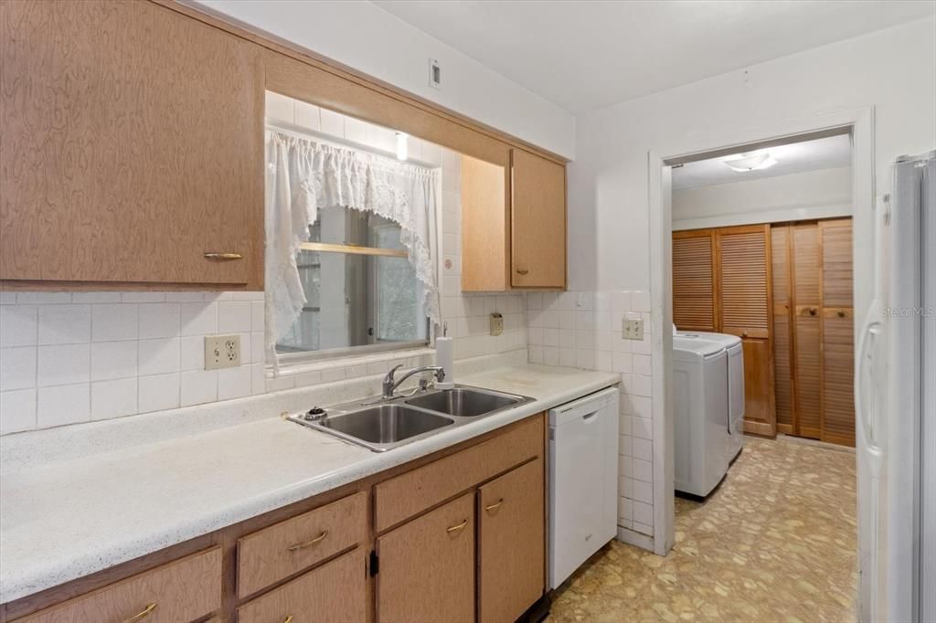 For Sale: $159,000 (2 beds, 1 baths, 1112 Square Feet)