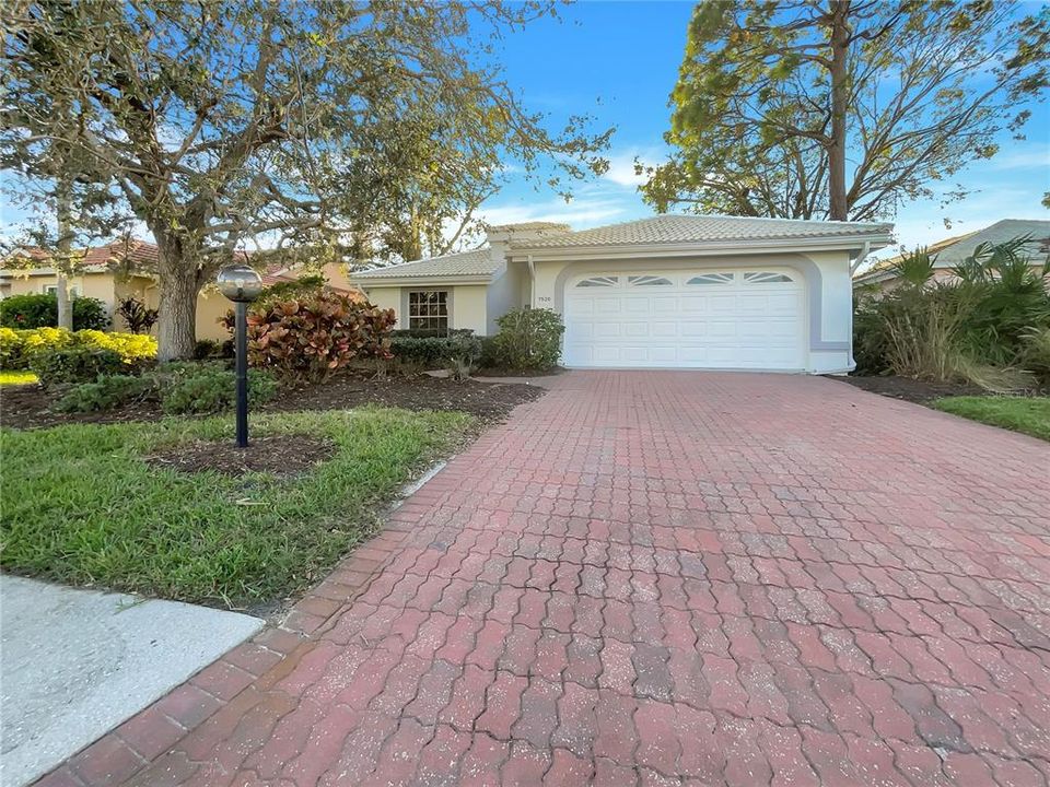 For Sale: $515,000 (3 beds, 2 baths, 2316 Square Feet)