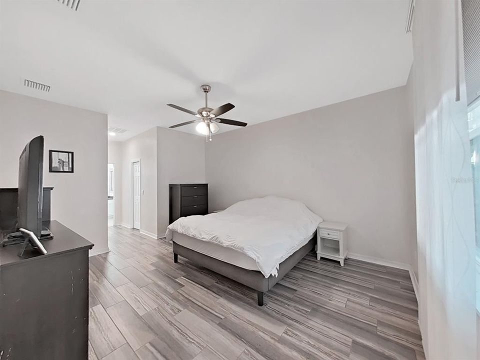 For Sale: $450,000 (3 beds, 2 baths, 1640 Square Feet)