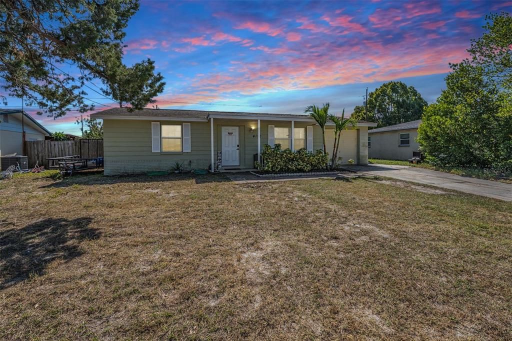 For Sale: $229,900 (3 beds, 1 baths, 956 Square Feet)