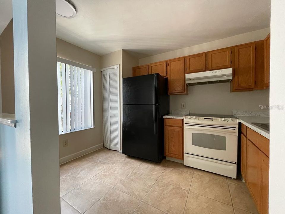 For Sale: $165,000 (1 beds, 1 baths, 732 Square Feet)