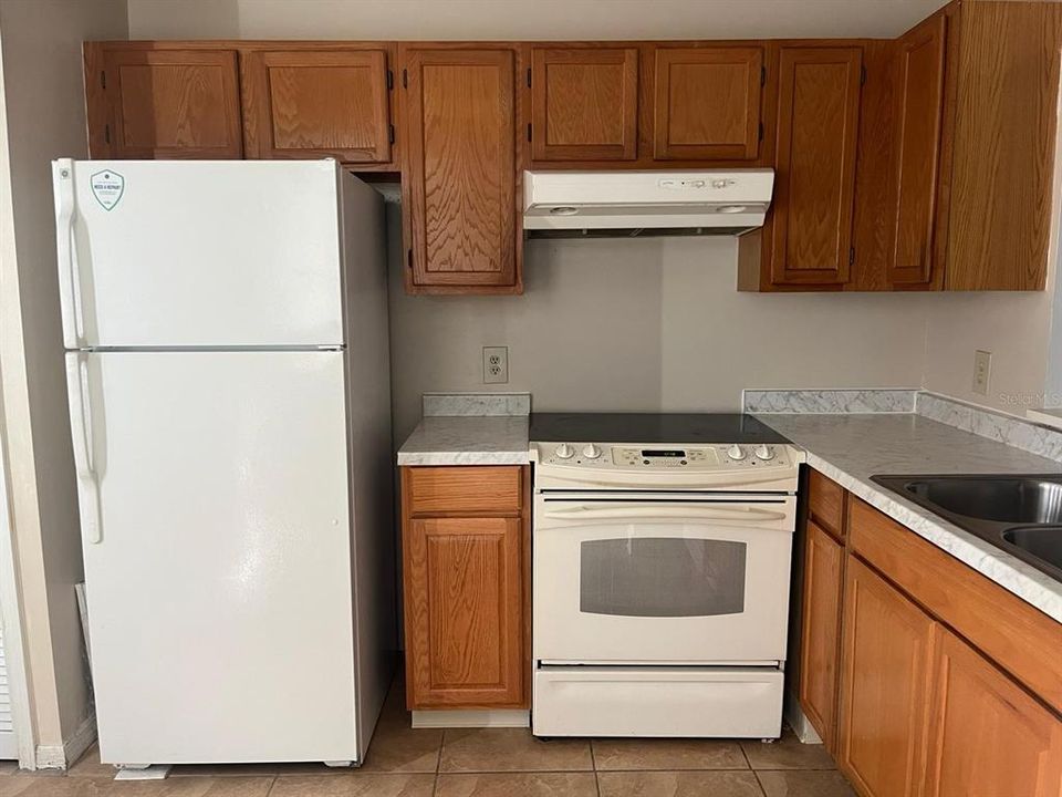 For Sale: $165,000 (1 beds, 1 baths, 732 Square Feet)