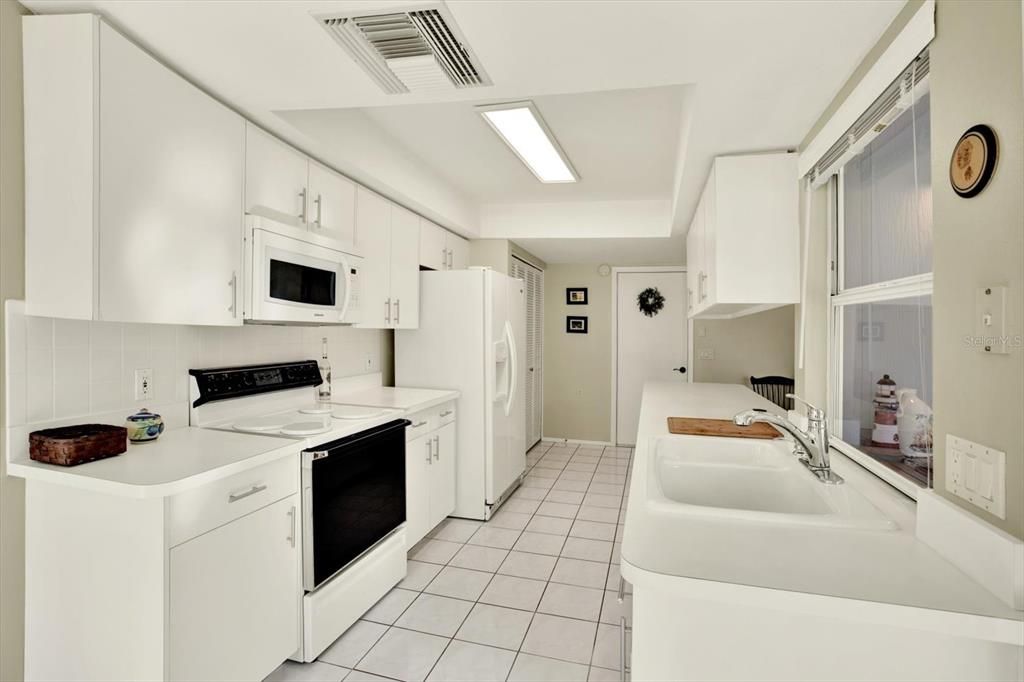 For Sale: $259,000 (2 beds, 2 baths, 1480 Square Feet)