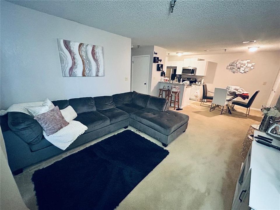 For Sale: $150,000 (1 beds, 1 baths, 729 Square Feet)