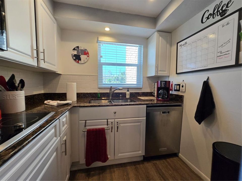 For Sale: $189,000 (2 beds, 2 baths, 830 Square Feet)