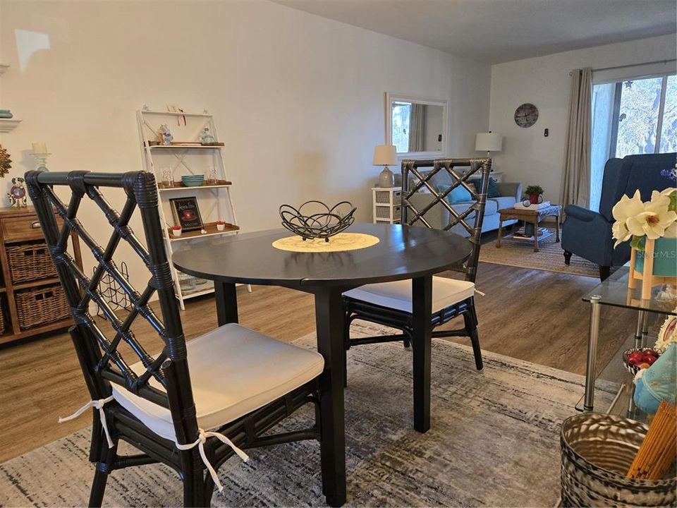 For Sale: $189,000 (2 beds, 2 baths, 830 Square Feet)