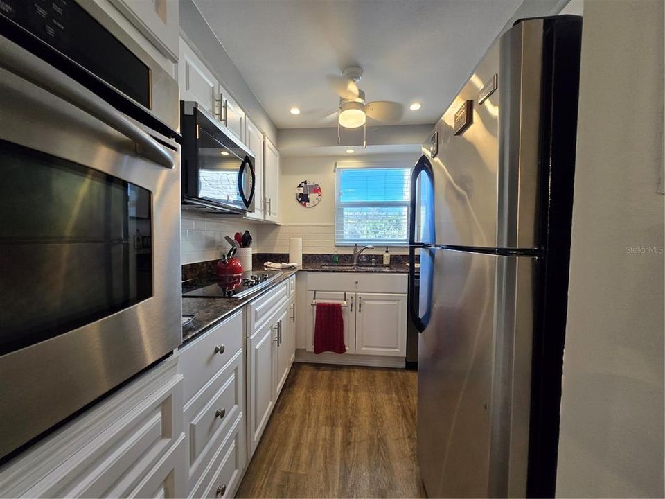 For Sale: $189,000 (2 beds, 2 baths, 830 Square Feet)