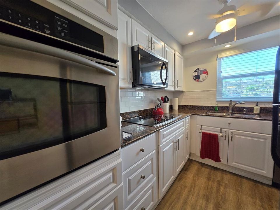 For Sale: $189,000 (2 beds, 2 baths, 830 Square Feet)