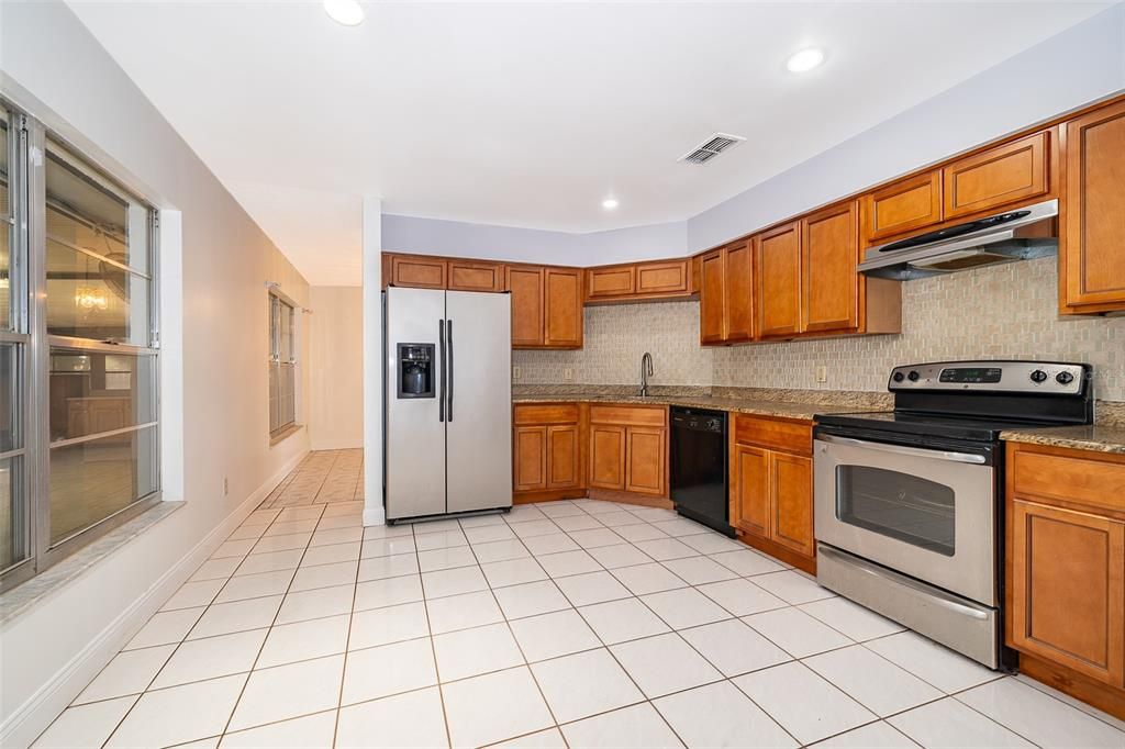 For Sale: $400,000 (4 beds, 2 baths, 1706 Square Feet)