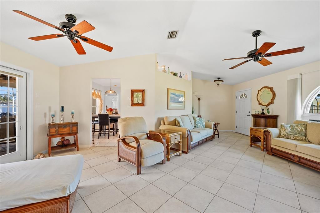 For Sale: $339,900 (3 beds, 2 baths, 1446 Square Feet)