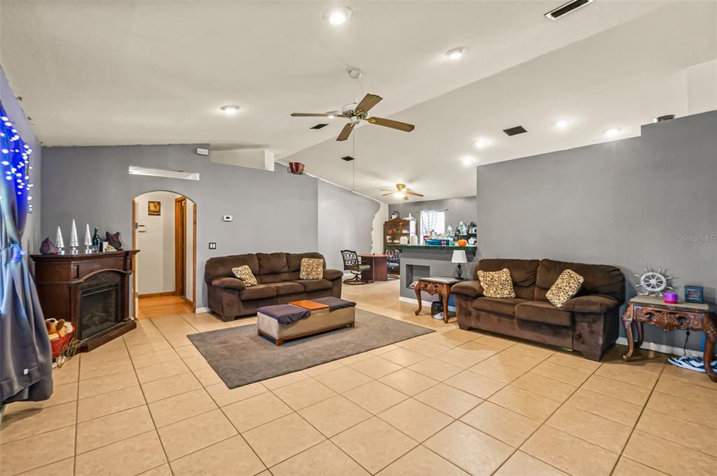 For Sale: $325,000 (4 beds, 2 baths, 2318 Square Feet)