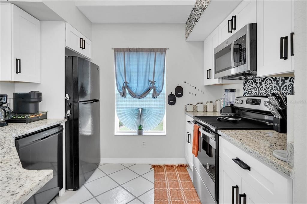 For Sale: $285,000 (2 beds, 2 baths, 1373 Square Feet)