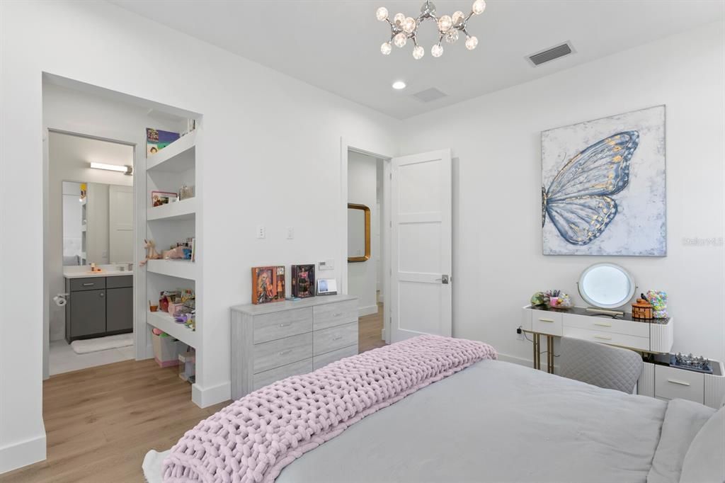 Fourth bedroom with its own bathroom!