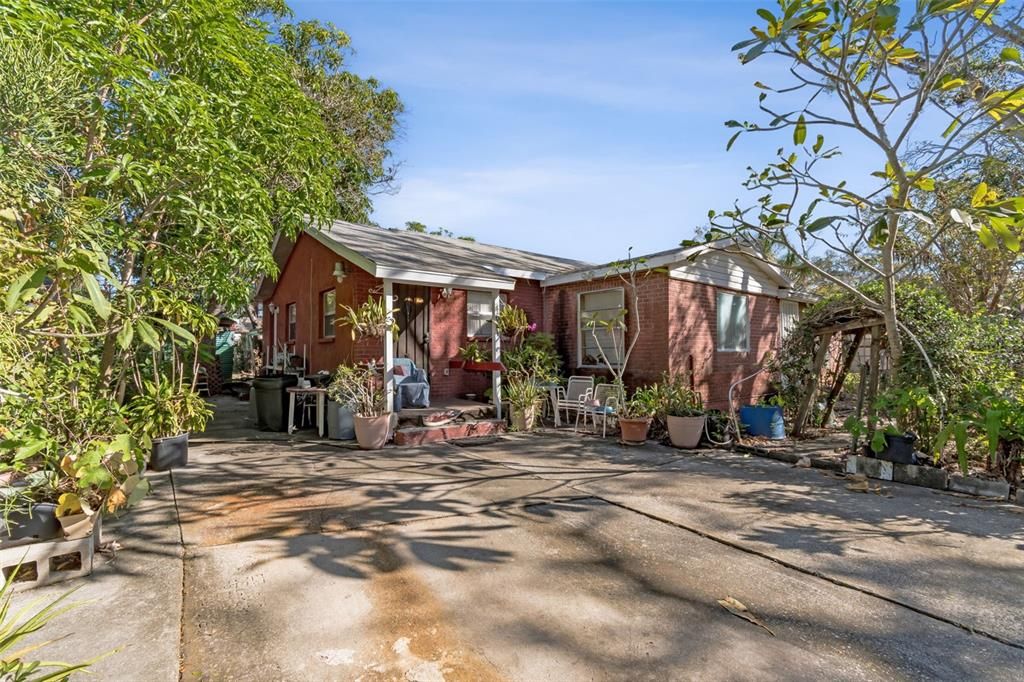 For Sale: $500,000 (2 beds, 2 baths, 1984 Square Feet)