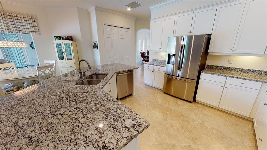 Spacious Kitchen with Center Isle and large pantry