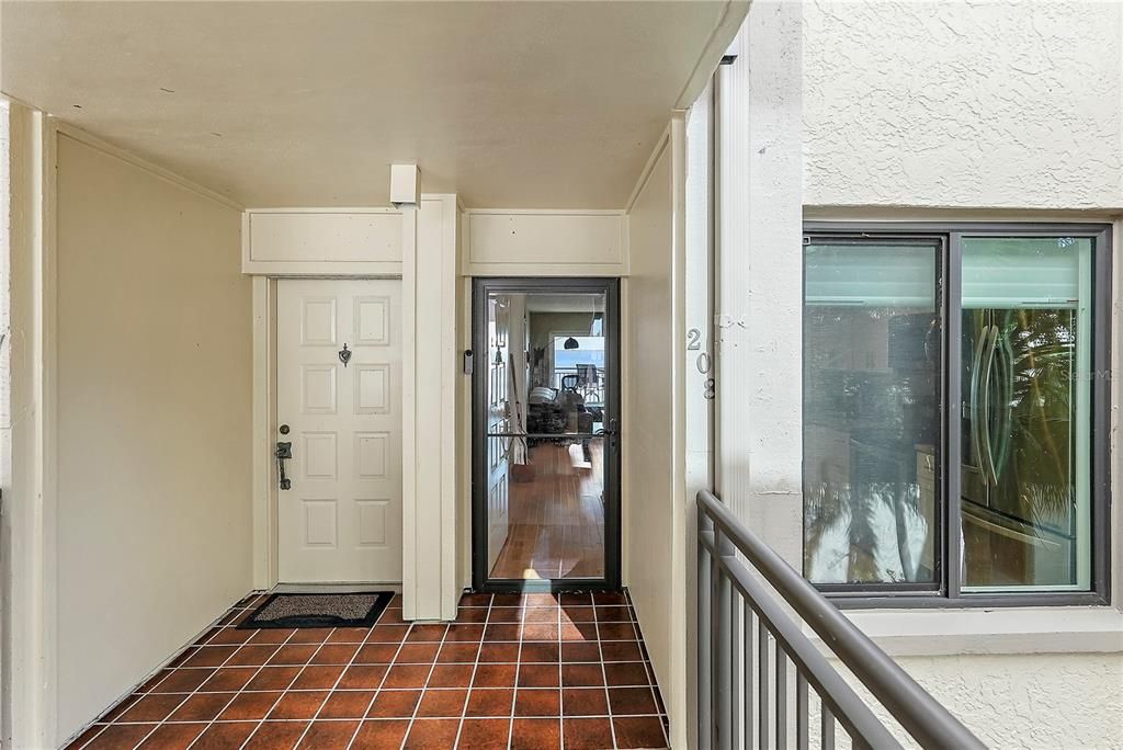 For Sale: $475,000 (2 beds, 2 baths, 890 Square Feet)