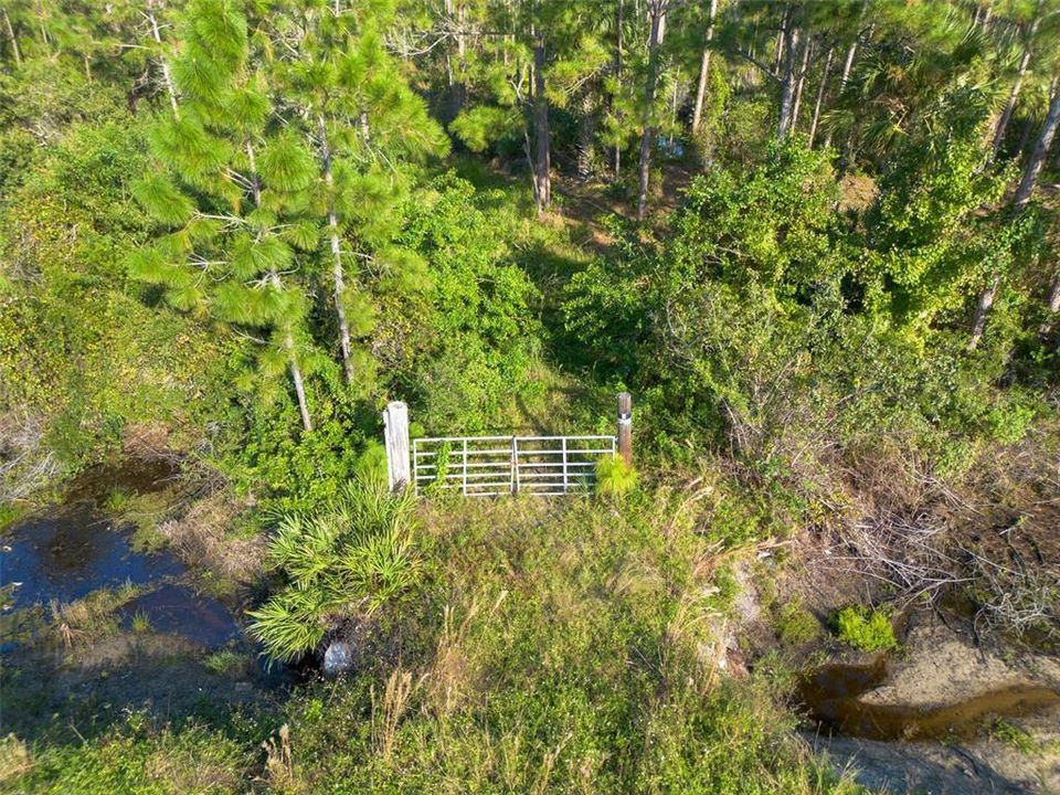 На продажу: $130,000 (1.29 acres)