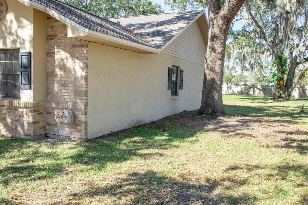 For Sale: $250,000 (3 beds, 2 baths, 1341 Square Feet)