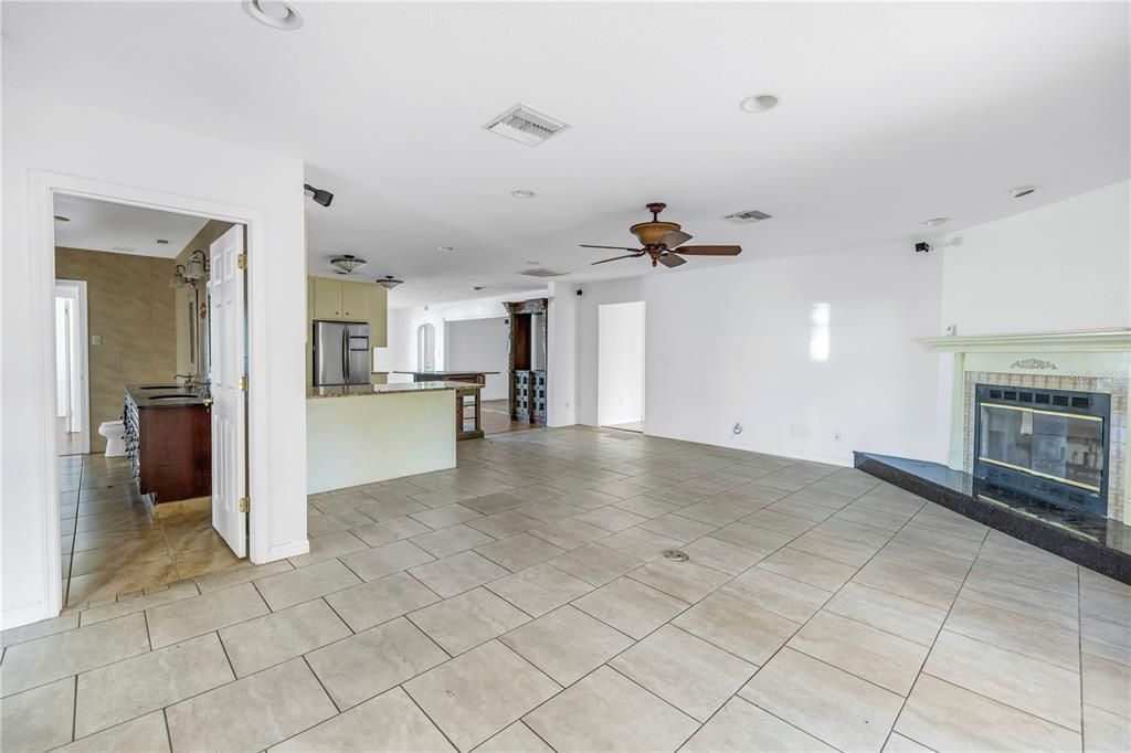 For Sale: $475,000 (4 beds, 2 baths, 2310 Square Feet)