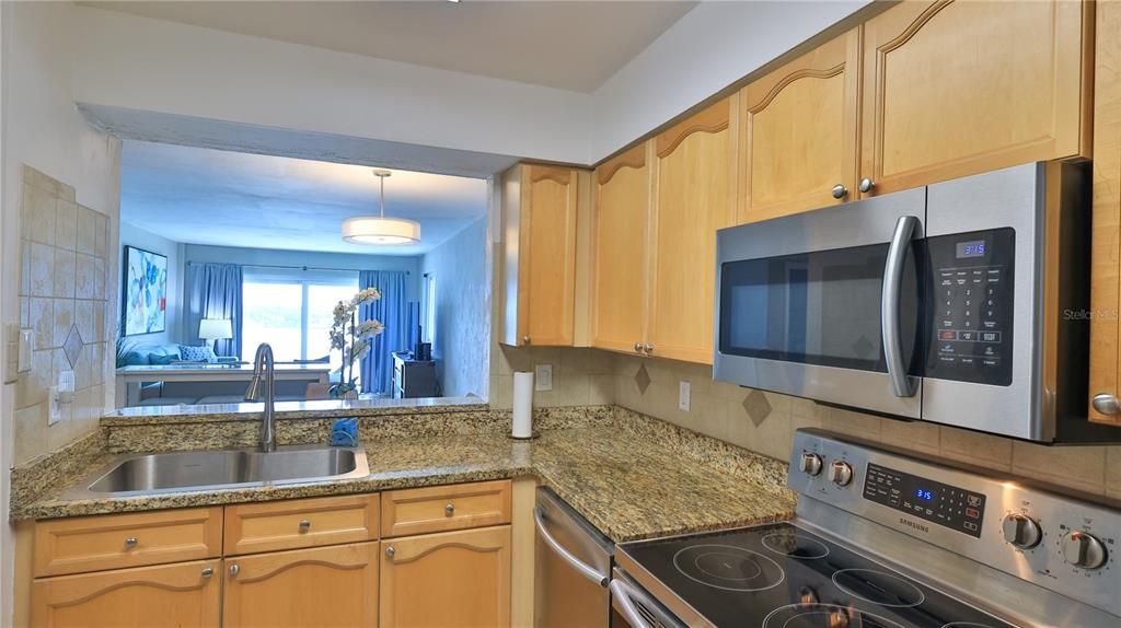 For Sale: $274,500 (2 beds, 2 baths, 1060 Square Feet)