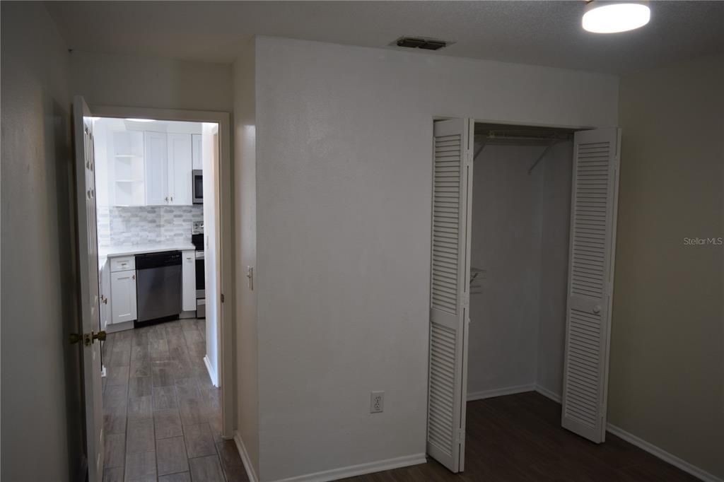 For Sale: $200,000 (2 beds, 2 baths, 912 Square Feet)