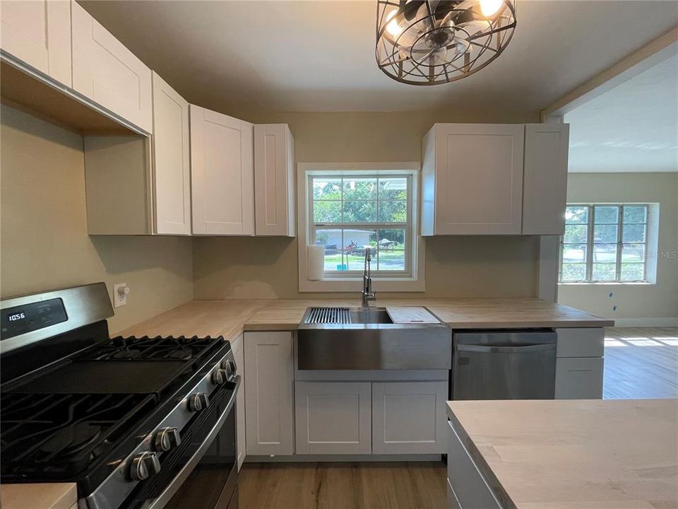 For Sale: $214,900 (3 beds, 2 baths, 1307 Square Feet)