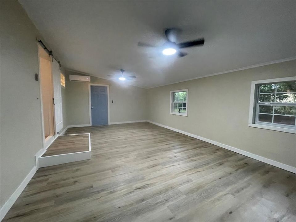 For Sale: $214,900 (3 beds, 2 baths, 1307 Square Feet)