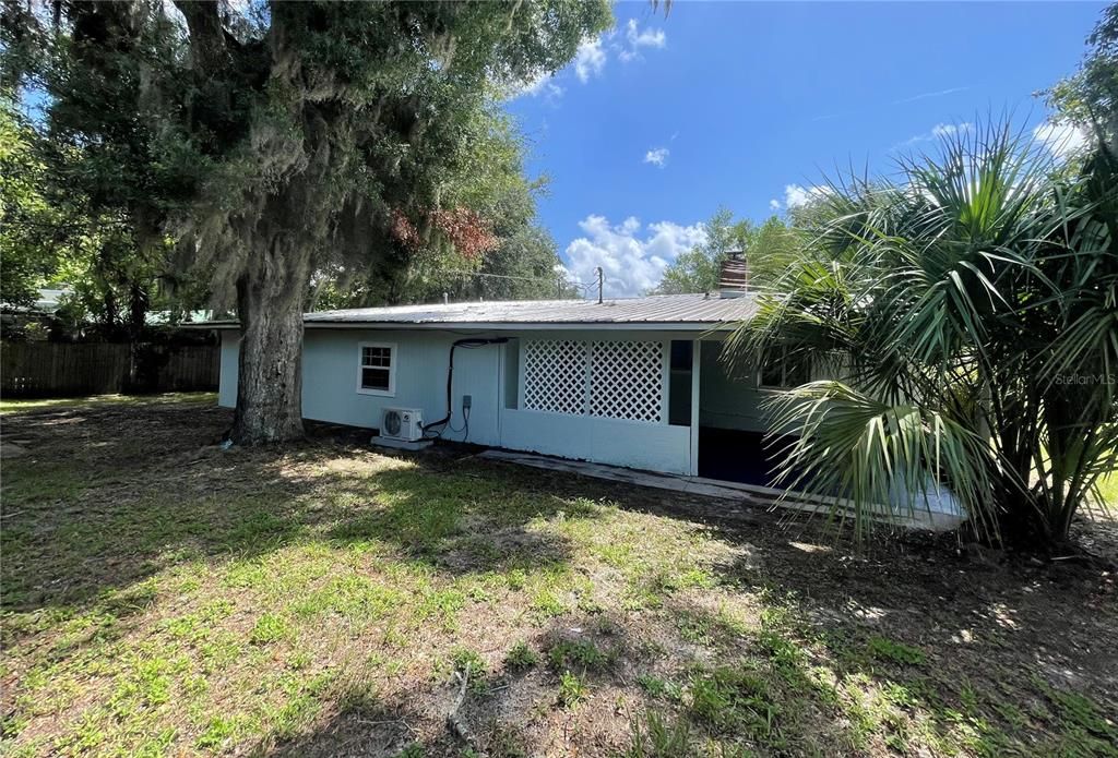 For Sale: $214,900 (3 beds, 2 baths, 1307 Square Feet)