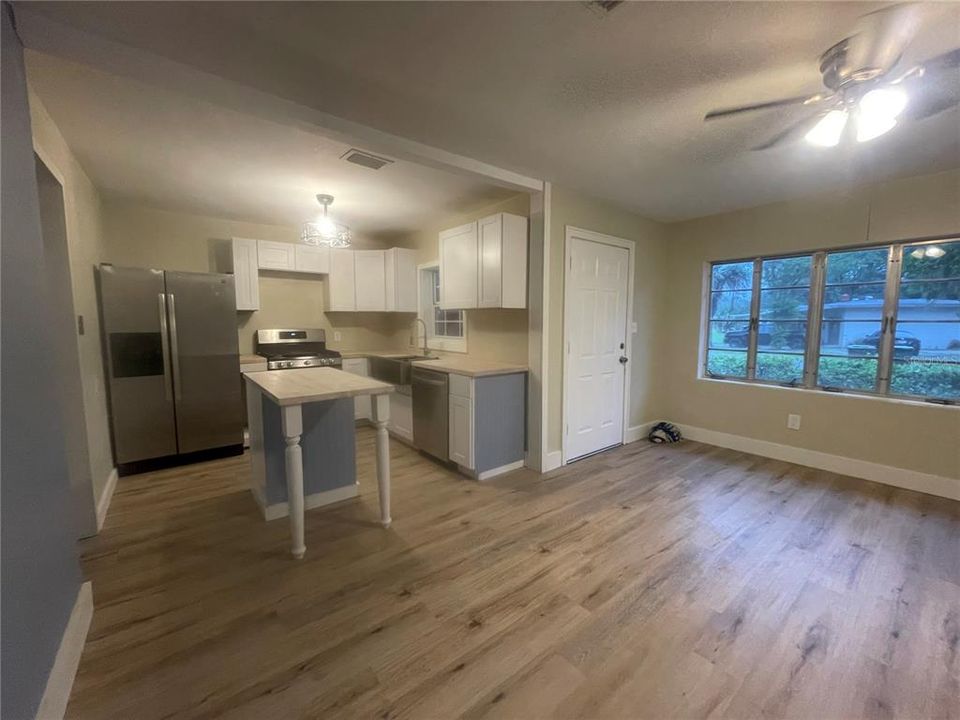 For Sale: $214,900 (3 beds, 2 baths, 1307 Square Feet)