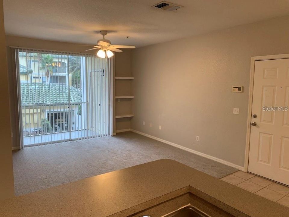 For Rent: $1,425 (1 beds, 1 baths, 672 Square Feet)