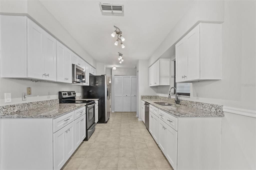 Active With Contract: $295,000 (2 beds, 2 baths, 1523 Square Feet)