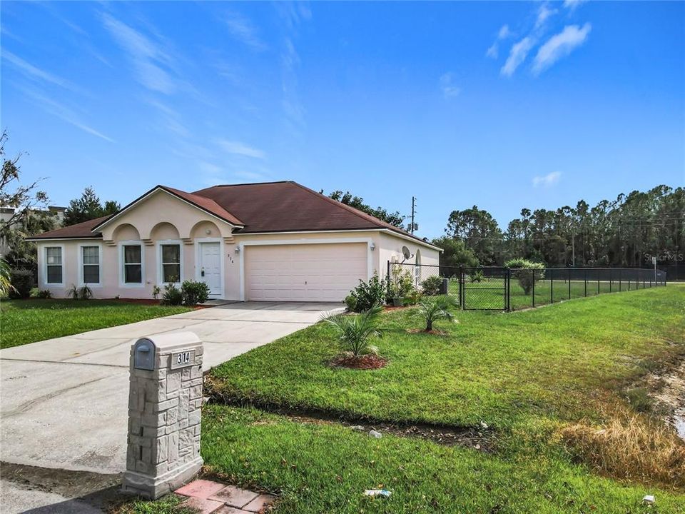 For Sale: $309,000 (3 beds, 2 baths, 1932 Square Feet)