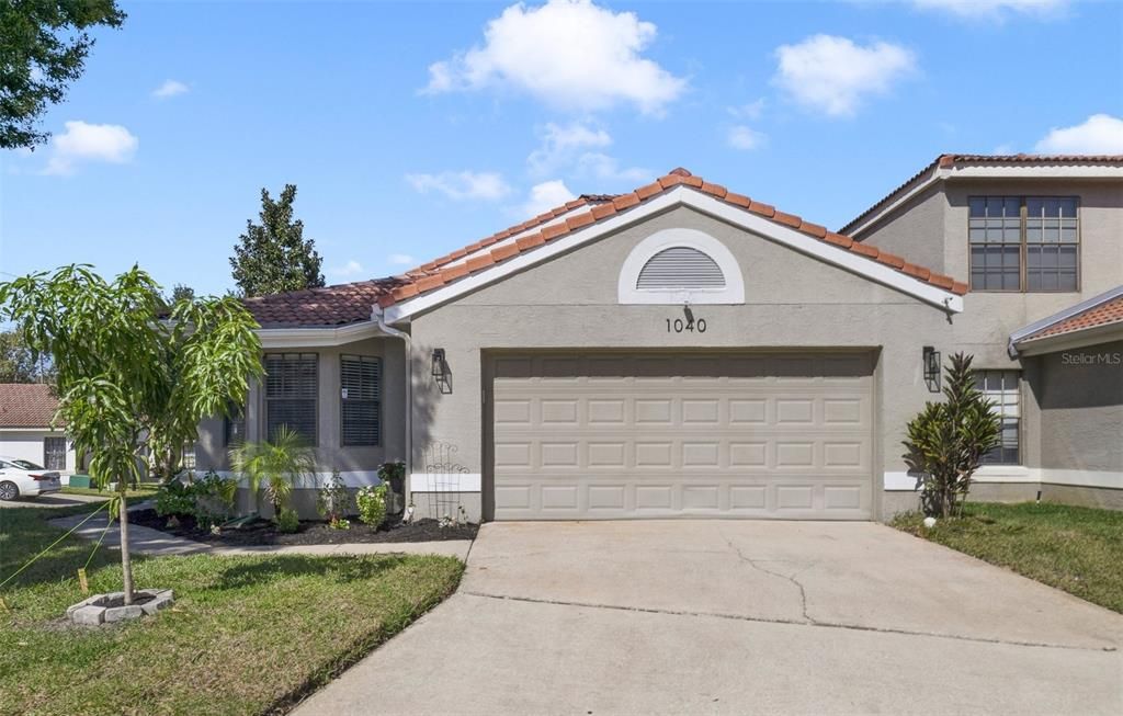 Welcome to the community of Greenbriar perfectly situated in the heart of Winter Springs just off SR 417/Tuskawilla and this immaculately maintained MOVE IN READY 3BD/2.5BA home with a TILE ROOF and MAIN FLOOR PRIMARY SUITE, just steps from the community pool and zoned for TOP-RATED SEMINOLE COUNTY SCHOOLS including Rainbow Elementary!