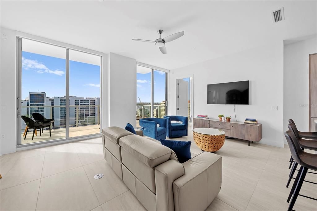 For Sale: $1,675,000 (2 beds, 2 baths, 1589 Square Feet)