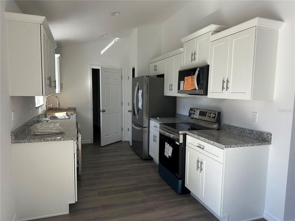 For Sale: $249,900 (3 beds, 2 baths, 1298 Square Feet)