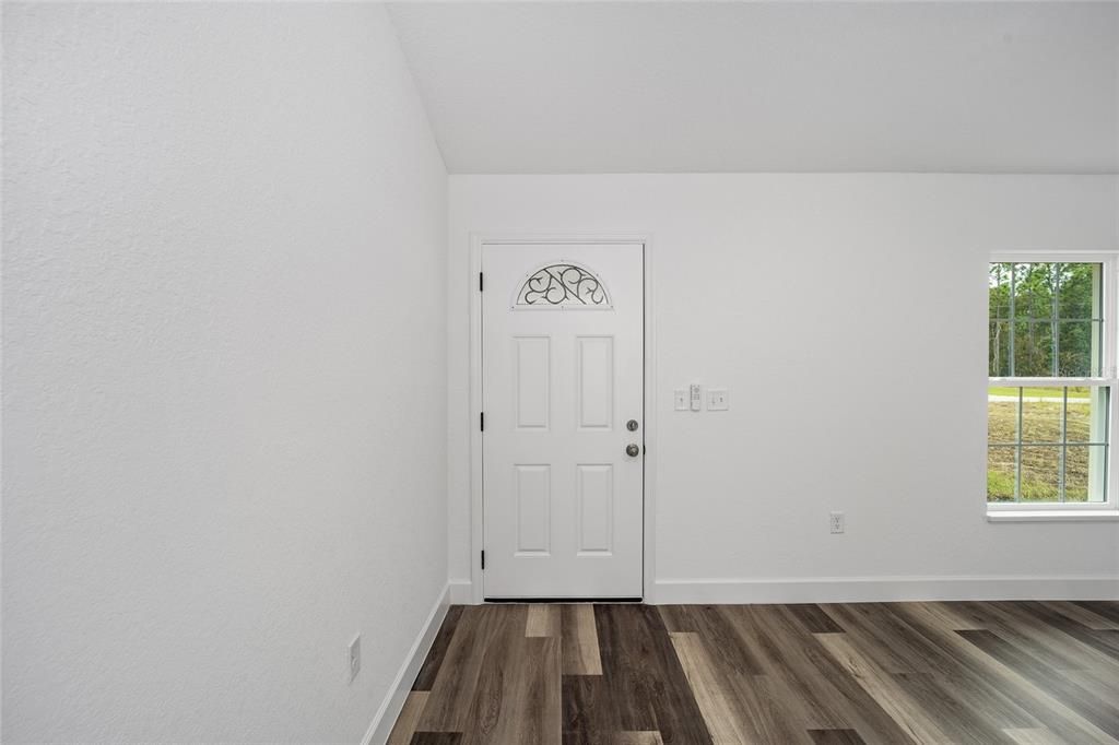 For Sale: $249,900 (3 beds, 2 baths, 1298 Square Feet)