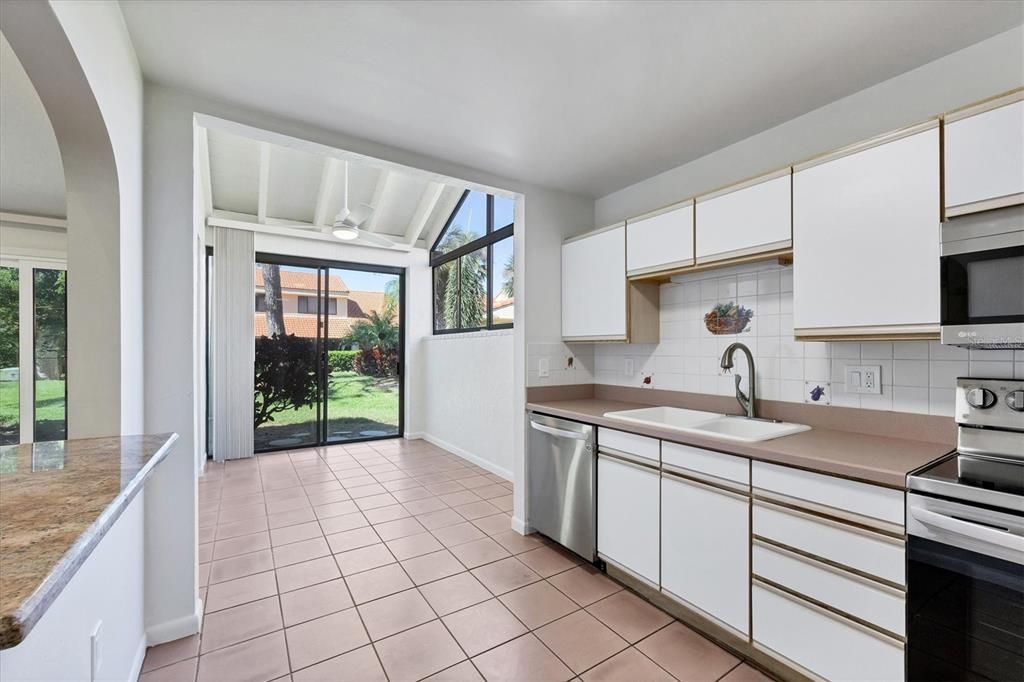 For Sale: $267,000 (2 beds, 2 baths, 1263 Square Feet)