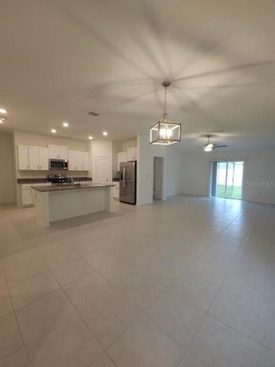 For Rent: $2,295 (4 beds, 2 baths, 1850 Square Feet)