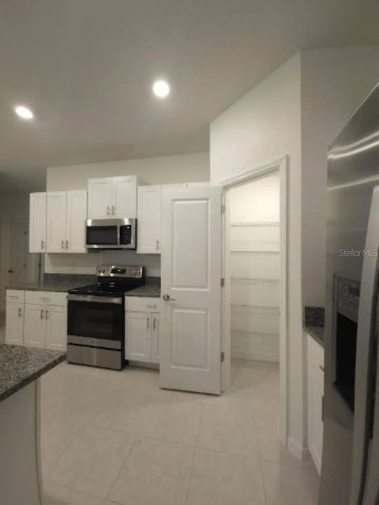 For Rent: $2,295 (4 beds, 2 baths, 1850 Square Feet)