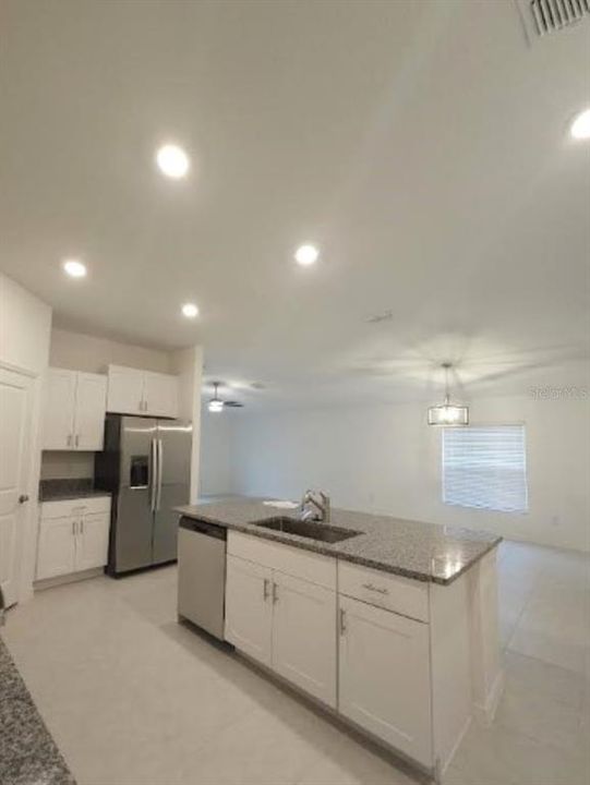 For Rent: $2,295 (4 beds, 2 baths, 1850 Square Feet)