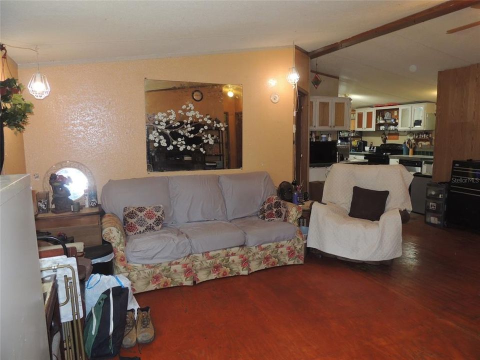 For Sale: $98,500 (3 beds, 2 baths, 1296 Square Feet)