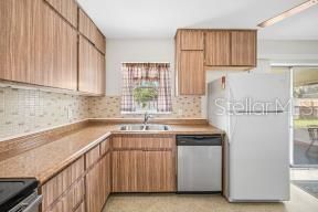 Active With Contract: $284,900 (2 beds, 1 baths, 816 Square Feet)