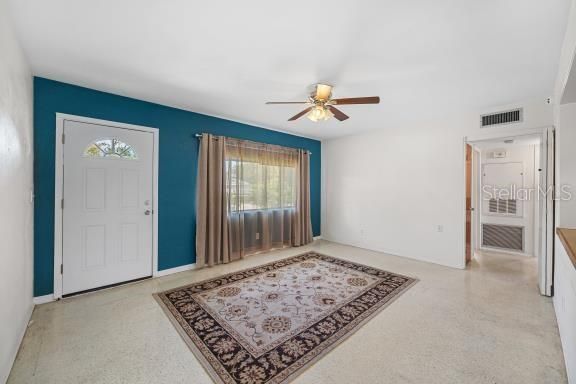 Active With Contract: $284,900 (2 beds, 1 baths, 816 Square Feet)