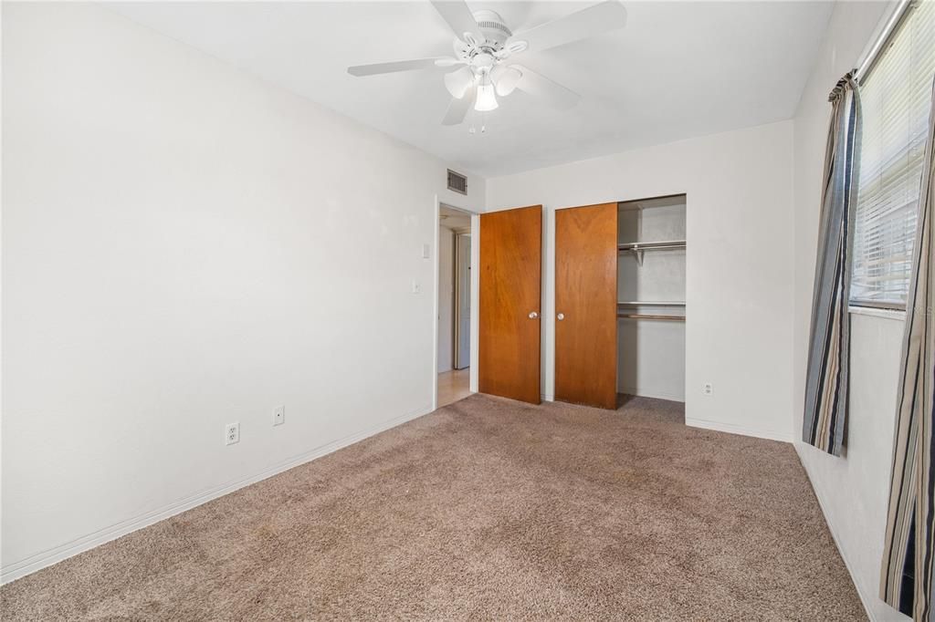 Active With Contract: $284,900 (2 beds, 1 baths, 816 Square Feet)