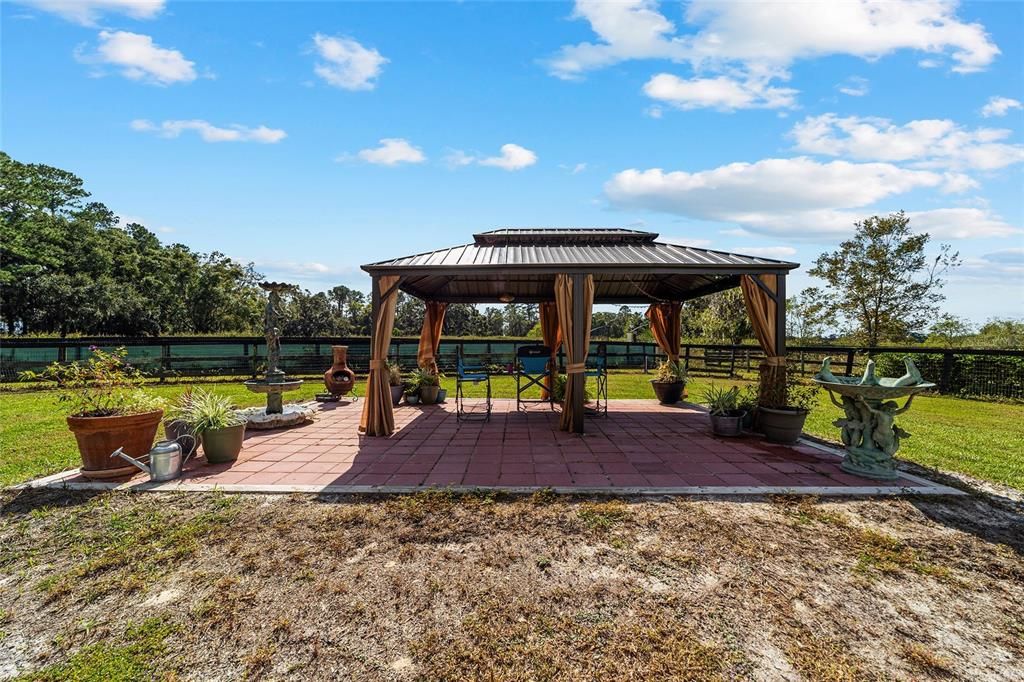 For Sale: $1,600,000 (3 beds, 2 baths, 1404 Square Feet)