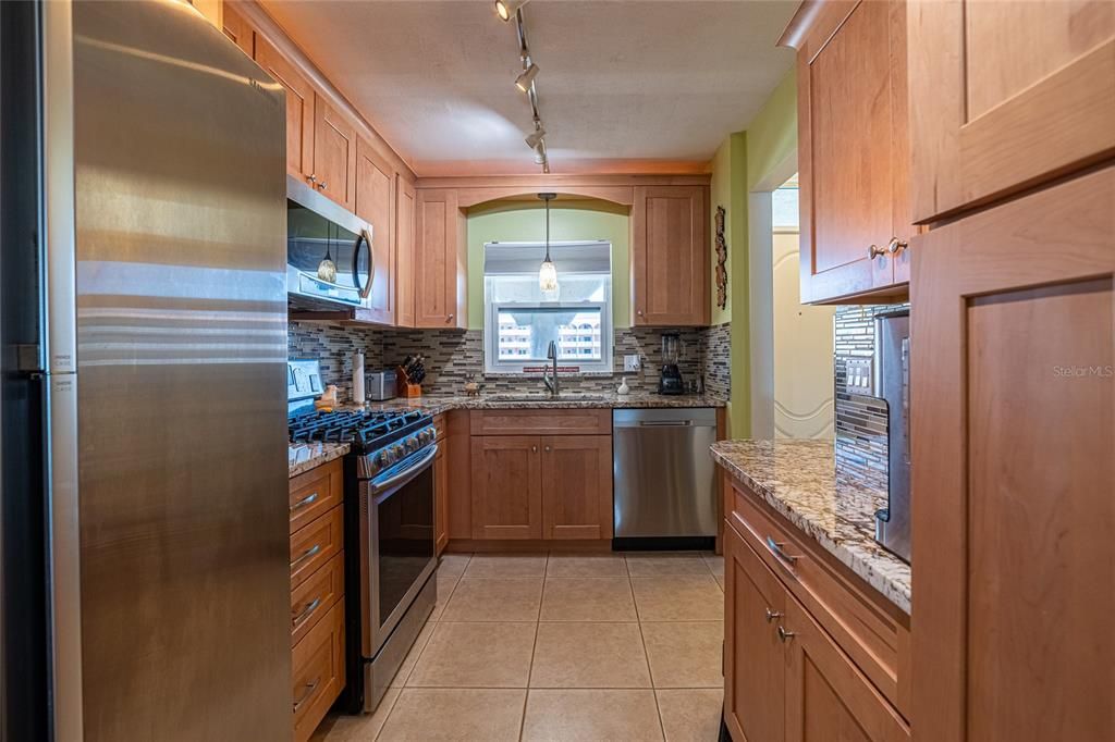 For Sale: $379,000 (1 beds, 1 baths, 1170 Square Feet)