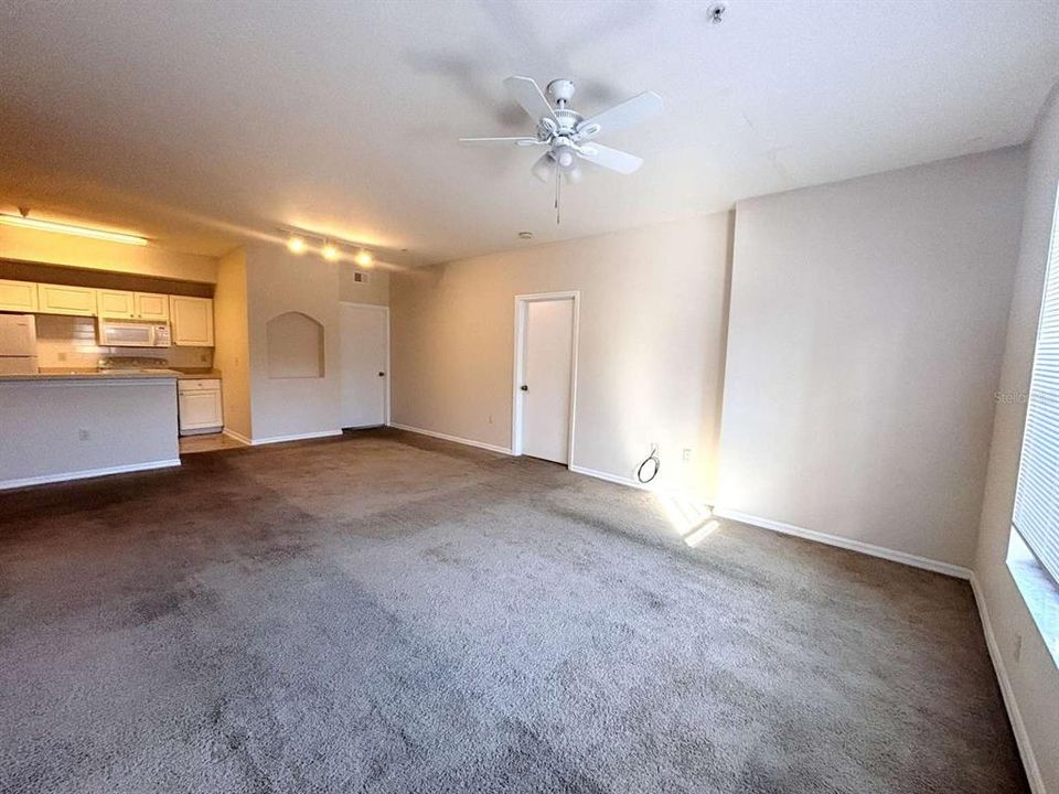 For Sale: $164,900 (1 beds, 1 baths, 840 Square Feet)